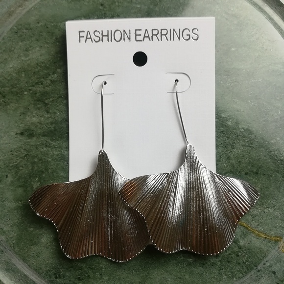 Silver botanical Earrings - Picture 2 of 3